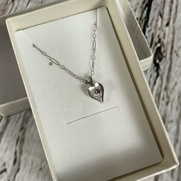 Jewelry - Sterling Silver Heart Pendant Necklace Pink Center Stone 18” Chain Beautiful
